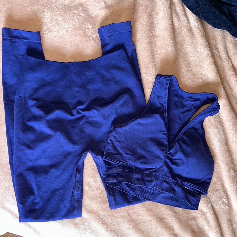 Alphalete Amplify Leggings and Sports Bra